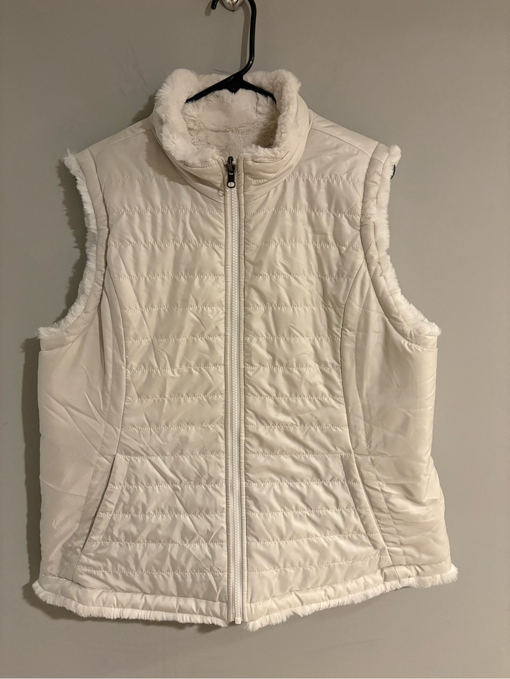 Cream Reversible Faux Fur Puffer Vest Women’s Full Zip Cozy Ivory